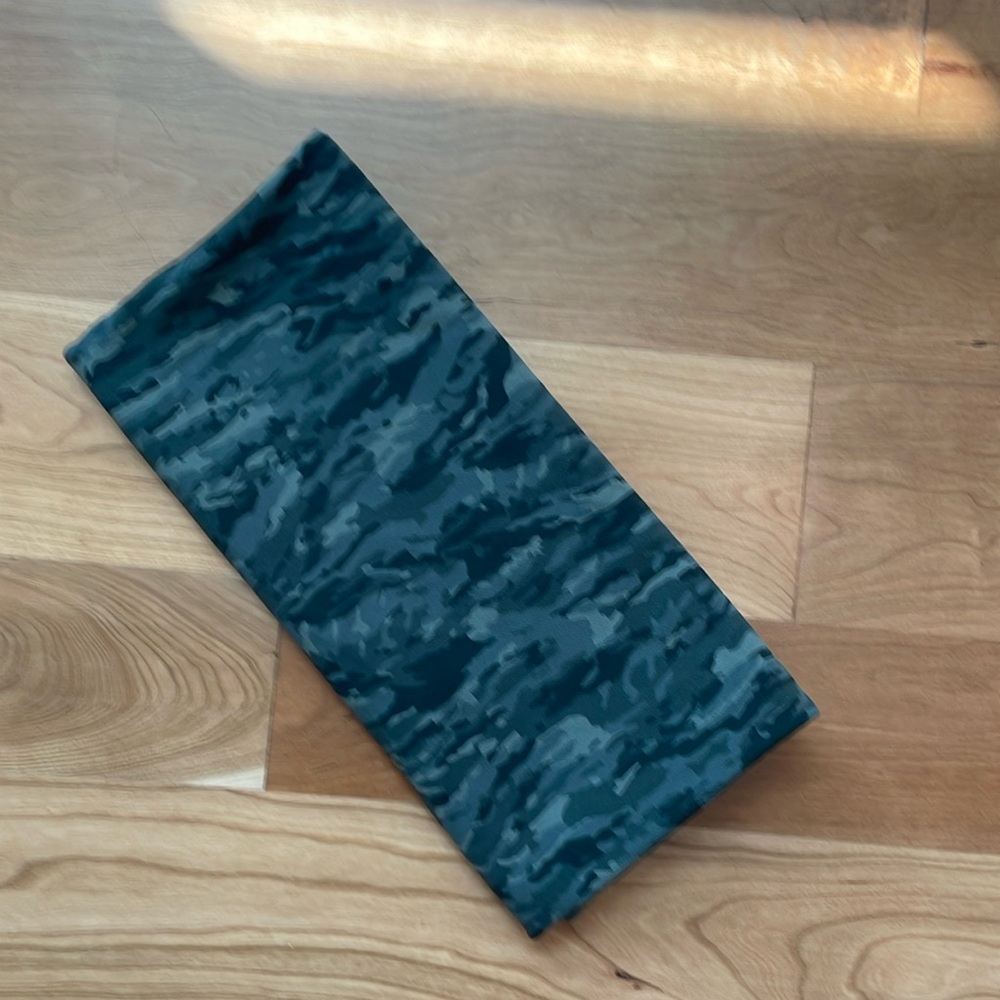 Lululemon Vinyasa Scarf *Cotton Evergreen Camo Green Multi Wrap Snap